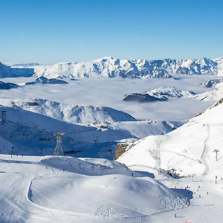 Отель Les Flocons Ле дез Альп